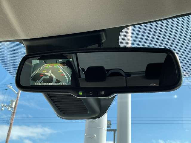 バックモニターはミラーに写ります。