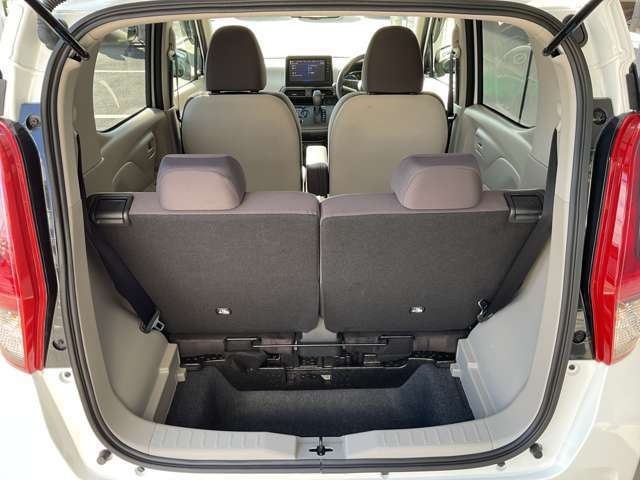 背もたれを立てた状態でも充分な大きさのトランクです！