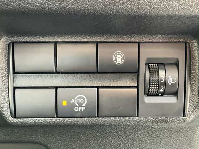 無駄なガソリンの消費を節約出来るアイドリングストップが装備してます。