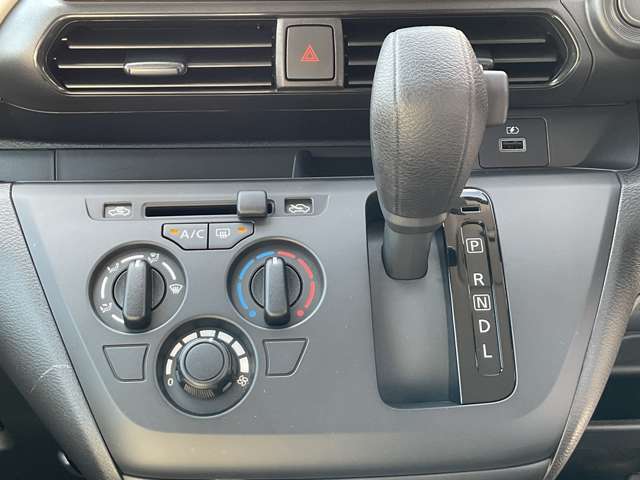 設定した温度に合わせて手動で風量など調節！マニュアルエアコン！