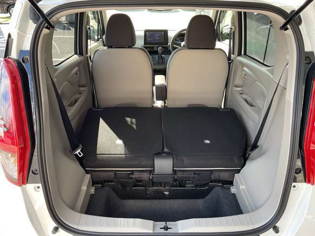 シートをたおすと更にこんなに広くなります！！用途に合わせてアレンジ自在です♪