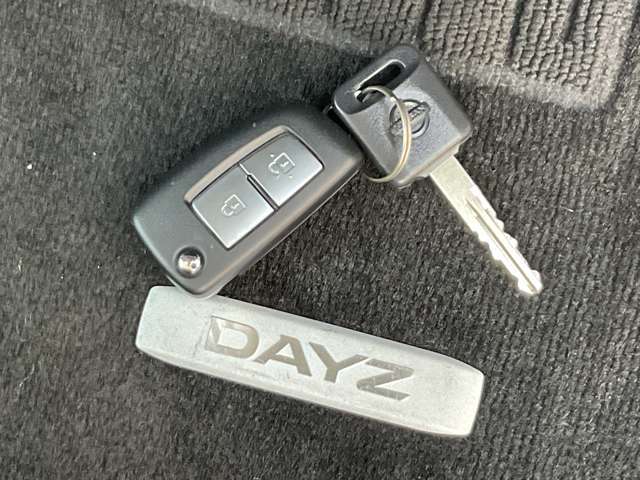 鍵を刺さなくても楽々なキーレスエントリー、スペアキーもございます。