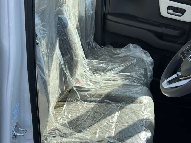 【届出済未使用車とは】自動車の分類では「新車」「中古車」この2種類しかありません。走行距離が100km未満かつ初度登録または初度届出された車両を「届出済未使用車」と呼んでいます。