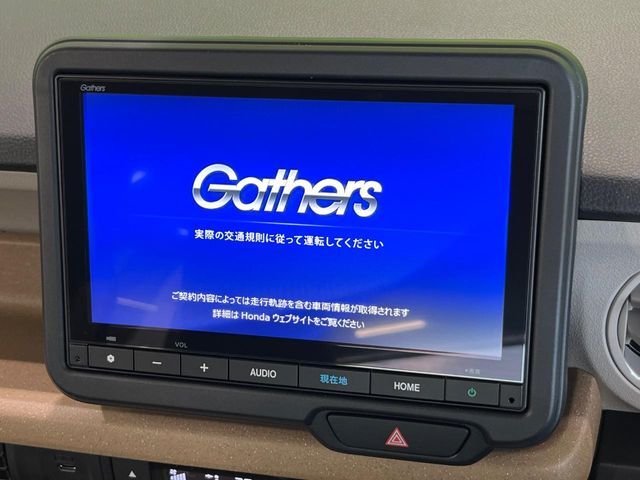 【純正8インチナビ】人気の純正ナビを装備しております。ナビの使いやすさはもちろん、オーディオ機能も充実！キャンプや旅行はもちろん、通勤や買い物など普段のドライブも楽しくなるはず♪