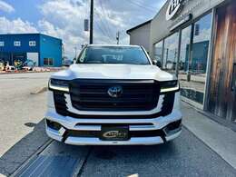 マットプロテクションフィルムラッピング　各所塗分塗装　ローダウン　22インチ社外ホイール　サンルーフ　全方位カメラ　リアエンターシステム　クールBOX　プロテクションコーティング　キャリパーカバー