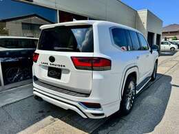 マットプロテクションフィルムラッピング　各所塗分塗装　ローダウン　22インチ社外ホイール　サンルーフ　全方位カメラ　リアエンターシステム　クールBOX　プロテクションコーティング　キャリパーカバー