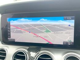 ●Mercedes純正ナビ:一体感のあるナビは、高級感ある車内を演出してくれます。Bluetooth再生などオーディオ機能も充実しておりますので、運転もより楽しめます♪
