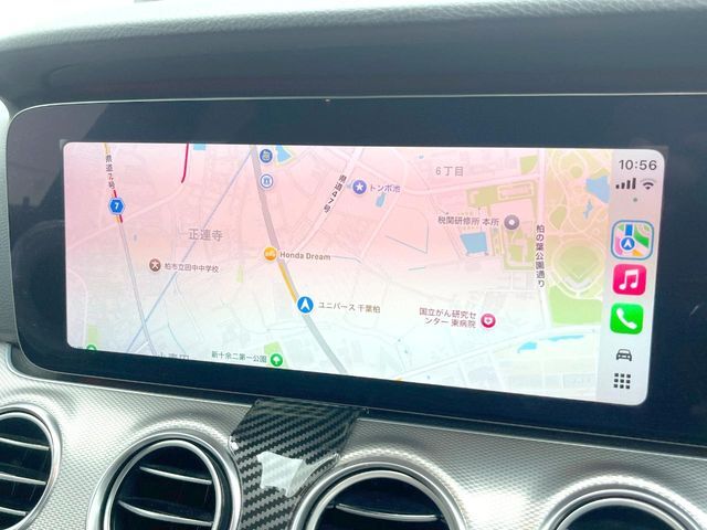 ●Apple　Car　Play：スマホとの有線接続で、ナビ・オーディオ再生などスマホのアプリ機能が画面でも使える便利機能です！