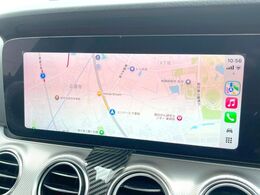 ●Apple　Car　Play：スマホとの有線接続で、ナビ・オーディオ再生などスマホのアプリ機能が画面でも使える便利機能です！