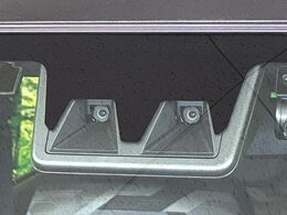 【スマートアシスト】走行中に前方の車両等を認識し、衝突しそうな時は警報とブレーキで衝突回避と被害軽減をアシスト。より安全にドライブをお楽しみいただけます。