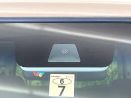 【ホンダセンシング】走行中に前方の車両等を認識し、衝突しそうな時は警報とブレーキで衝突回避と被害軽減をアシスト。より安全にドライブをお楽しみいただけます。