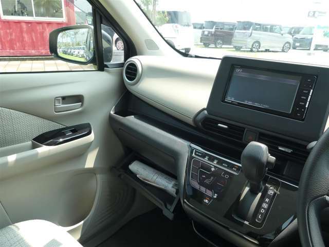 【運転席操作部】快適なドライブを楽しむための機能が装備されています！運転席から触れるので、使いやすいです！除菌プランいれていただくと、さらに清潔で安心していただけます！