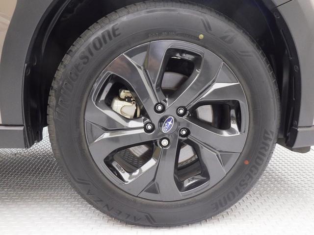 タイヤサイズは225/60R18です。
