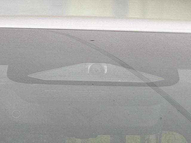 【トヨタセーフティセンス】走行中に前方の車両等を認識し、衝突しそうな時は警報とブレーキで衝突回避と被害軽減をアシスト。より安全にドライブをお楽しみいただけます。
