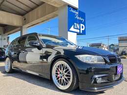 社外パーツ多数　整備実績あり　E91型　335iTRG　Mスポーツ　人気のブラックサファイアが入庫致しました。ご購入後のメンテナンスも元BMW正規ディーラーメカニック在籍の「つたえファクトリー」にお任せ下さい！