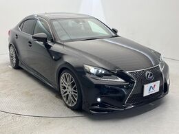 【TRDエアロ】人気のTRDエアロを装備！クルマの外観がよりスタイリッシュになり、街中で存在感あふれる1台に♪将来買い替える時にもリセールに影響しやすく、価値ある人気の装備です！