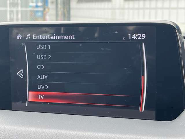 CD/DVDはもちろんSD、USB、Bluetoothオーディオ等にも対応しています。