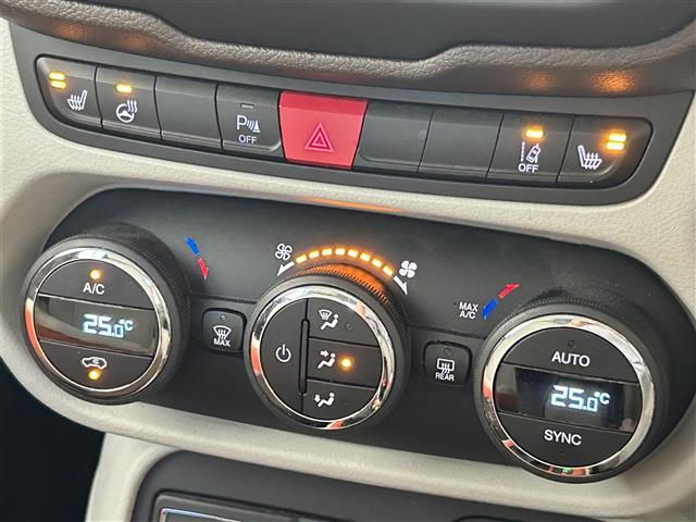 LIBERALAでは多種多様の車種をご用意させていただいております。お客様がご納得いくまで、そのお車の持つ特性を五感すべてで感じ取っていただける場をご提供します。