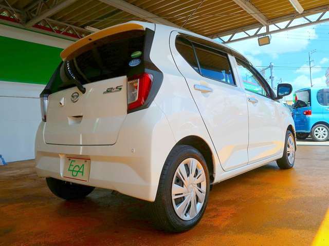 外装も特に目立つキズ等も無くキレイです！お探しの方はお早めに！全国納車も可能です！実際に現車確認が難しい当店より遠方の方でも一度ご相談下さい！