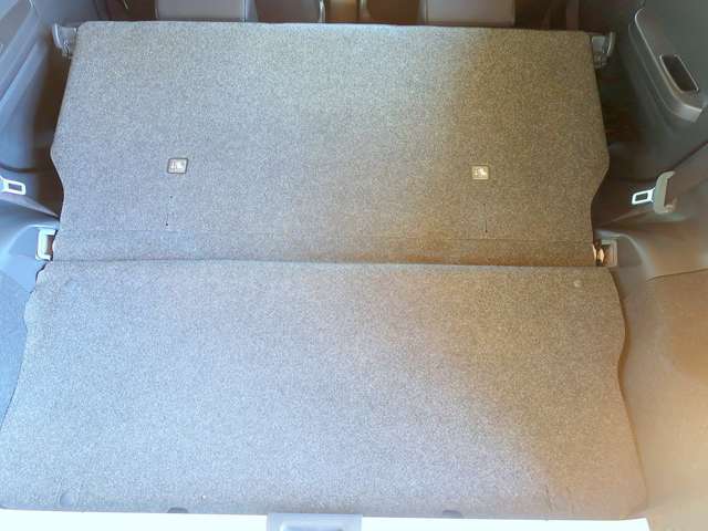 広々としたラゲッジスペース！更にシートアレンジで大きな荷物の収納が出来ます！便利ですよね♪
