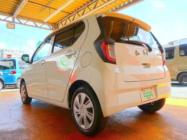CVT車です。エンジン回転数と車速の関係を自由に設定できることから、エンジン出力を非常に効率よく活用でき、従来のATやMTにあった変速ショックを皆無にでき燃費面でも大きなメリットです！