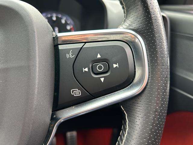 輸入車ディーラー採用のドライブレコーダーも選べます。万が一の事故際のお守りとしていかがでしょうか？その他さまざまなオプションをご用意しております。