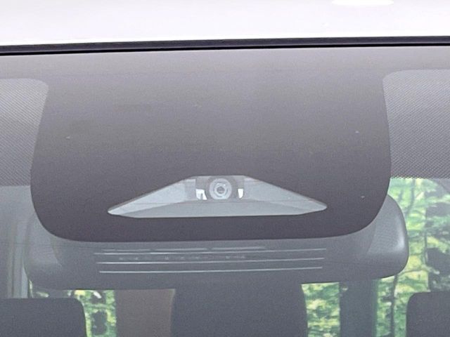 【トヨタセーフティセンス】走行中に前方の車両等を認識し、衝突しそうな時は警報とブレーキで衝突回避と被害軽減をアシスト。より安全にドライブをお楽しみいただけます。