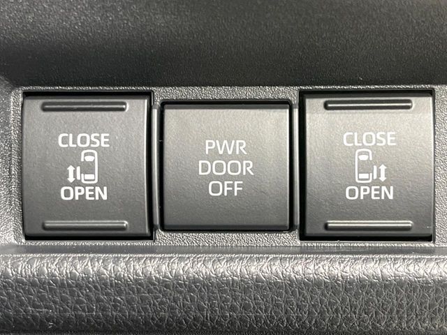 【両側パワースライドドア】スマートキーや運転席のスイッチで後席両側スライドドアの開閉が可能♪電動だから力を入れてドアを開ける必要が無く、小さなお子様でも簡単に開け閉めでき快適です♪