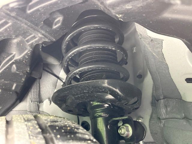 お車を安心してお乗りいただく為には、足回りの定期点検が欠かせません。サービスサポート（有償保証）では無料点検もご提供しており、安心のカーライフをお過ごしいただけるサポート体制が整っています。