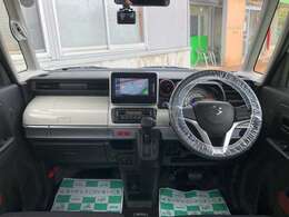 メーターやシフトレバー、スイッチ位置など運転席回りの配置はしっくりいきたいものですね！まずは座ってチェックしてみてください♪