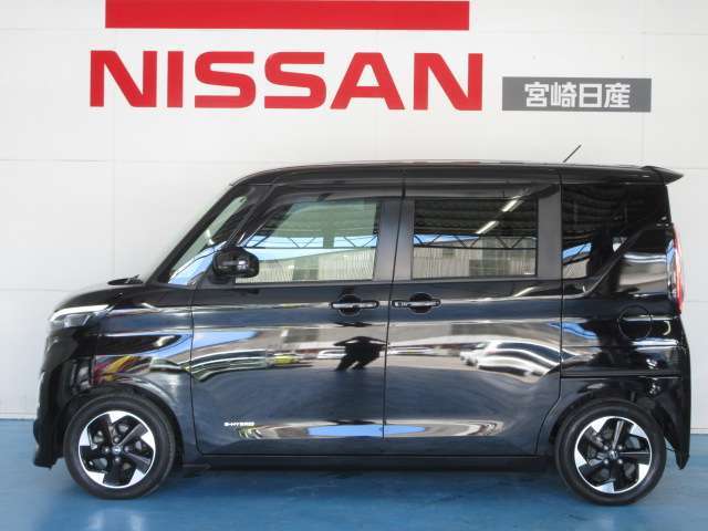 お渡し後のお手入れも弊社サービス工場にて、サービススタッフによるプロの洗車が受けれます（別途有料）寒い・暑いに関係なくショールムにてお待ち頂いている間にピカピカに洗車いたします！