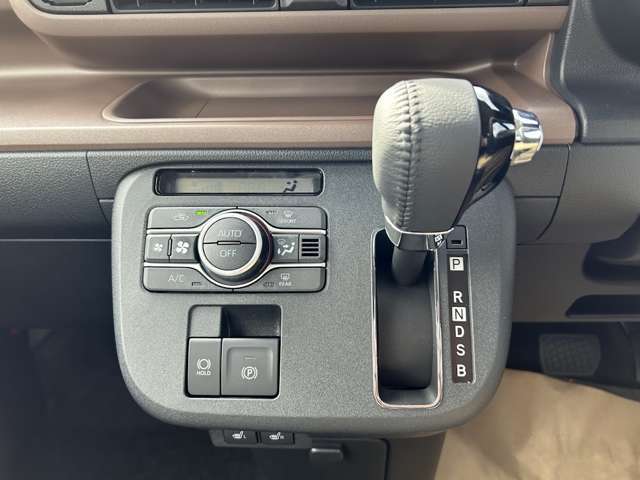 ☆ご掲載中の車両に関して☆　気になる点や知りたいことがあればお気軽にお問い合わせ・お電話くだいませ！すぐに詳しい営業のスタッフから詳しいお話を致します！