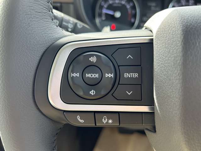 ☆ご納車前準備☆　お客様の安心安全の為にご納車前の準備にも力を入れております！ 整備士と営業が連携して確認しております。中古車は修復歴がないか・内外装の清掃・部品の確認交換をしています