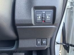 すわり心地の良い運転席・助手席です。長時間のドライブの疲れ軽減に貢献します。どうぞ快適なドライブを♪