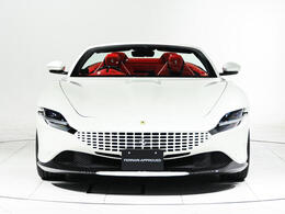 ベンチレーテッド・フル電動シートやネックウォーマーが快適性を高め、遮熱ウィンドスクリーンやバックレーダー、フロントアドバンスドカメラなど最新の安全装備も備えています。