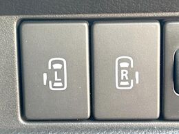 【両側パワースライドドア】スマートキーや運転席のスイッチで後席両側スライドドアの開閉が可能♪電動だから力を入れてドアを開ける必要が無く、小さなお子様でも簡単に開け閉めでき快適です♪