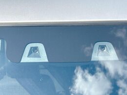 【スズキ　セーフティサポート】走行中に前方の車両等を認識し、衝突しそうな時は警報とブレーキで衝突回避と被害軽減をアシスト。より安全にドライブをお楽しみいただけます。