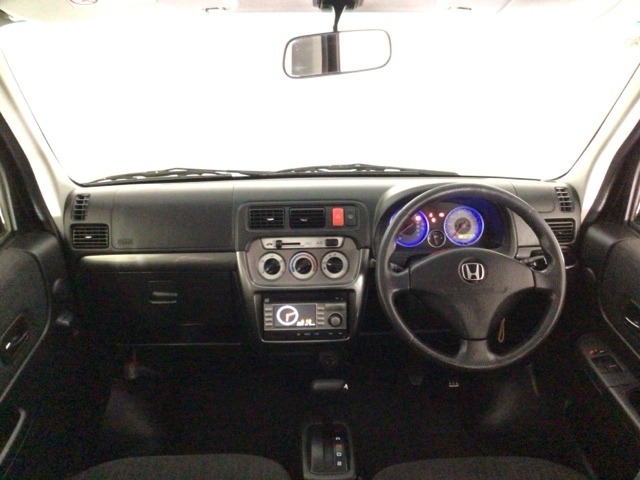 【前方視界】開放的な前方視界！運転がしやすく疲れにくいです♪窓が大きく、見通しがとっても良いおクルマですよ♪