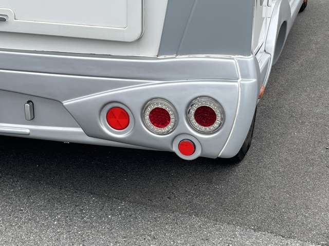 【テールランプ】もちろんテールランプにも目立つキズや割れなど無くキレイな状態となっております。