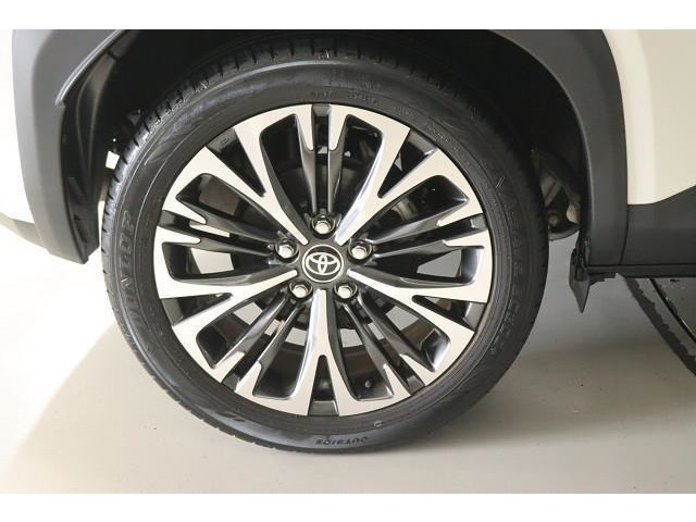 スタイリッシュなデザインのホイールを装着！