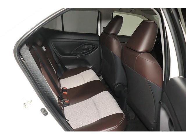 ゆったりとくつろげる、快適なリヤシート。