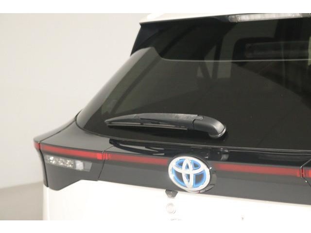 雨天時、後方の視界を見やすくするリヤワイパー。