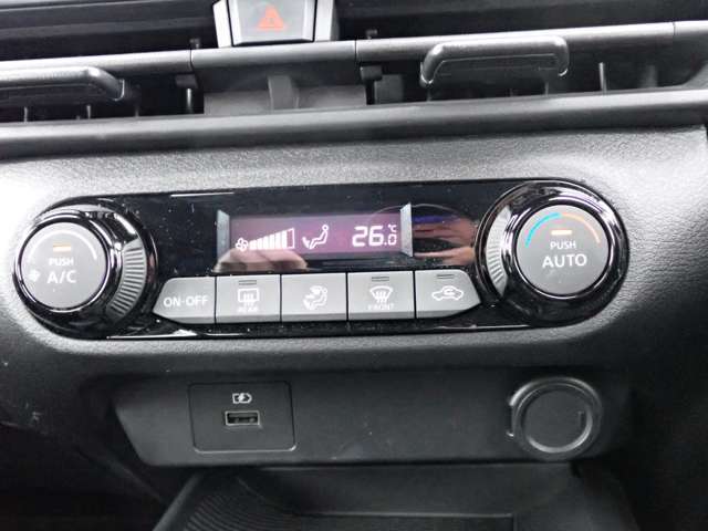 フルオートエアコンで車内はいつも快適です♪