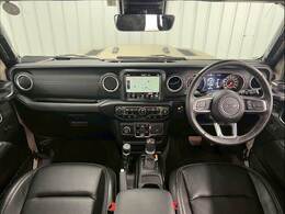 純正ナビ搭載でロングドライブも快適！