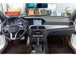 自然吸気6.2L V8エンジンを搭載したAMG C63クーペは、メルセデスが誇るピュアスポーツの証です。