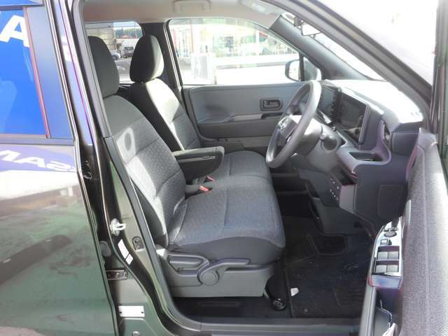 おクルマは、ご納車前に車検及び法定整備を実施してお引渡しいたします。全国どこでも日産ディーラーで保証整備が受けられますので、安心してお乗りいただけます！