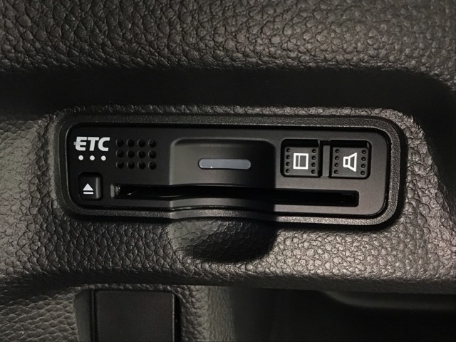 ETC付きで高速道路をノンストップ・キャッシュレスで利用出来ます！スマートインターの出入りも利用可能でとても便利です！