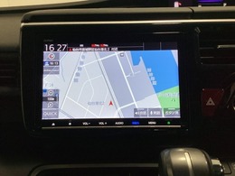 ワイド画面のナビゲーションはフルセグTV、インターナビ対応のGathers純正メモリーナビを搭載しています。Bluetoothオーディオ機能がありますので、スマートフォンなどの音楽も再生できます。