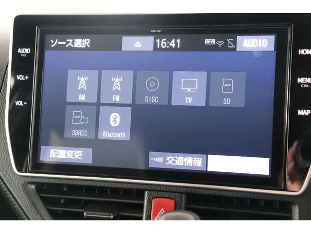 ブルートゥースも付いて、無線で携帯電話等と接続し、音楽を聴いたりハンズフリー通話が可能です♪