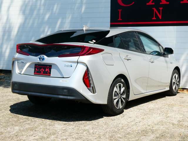 プリウス　フィットハイブリッド　フォレスター　レガシィ　CX-5等豊富な在庫でお待ちしております
